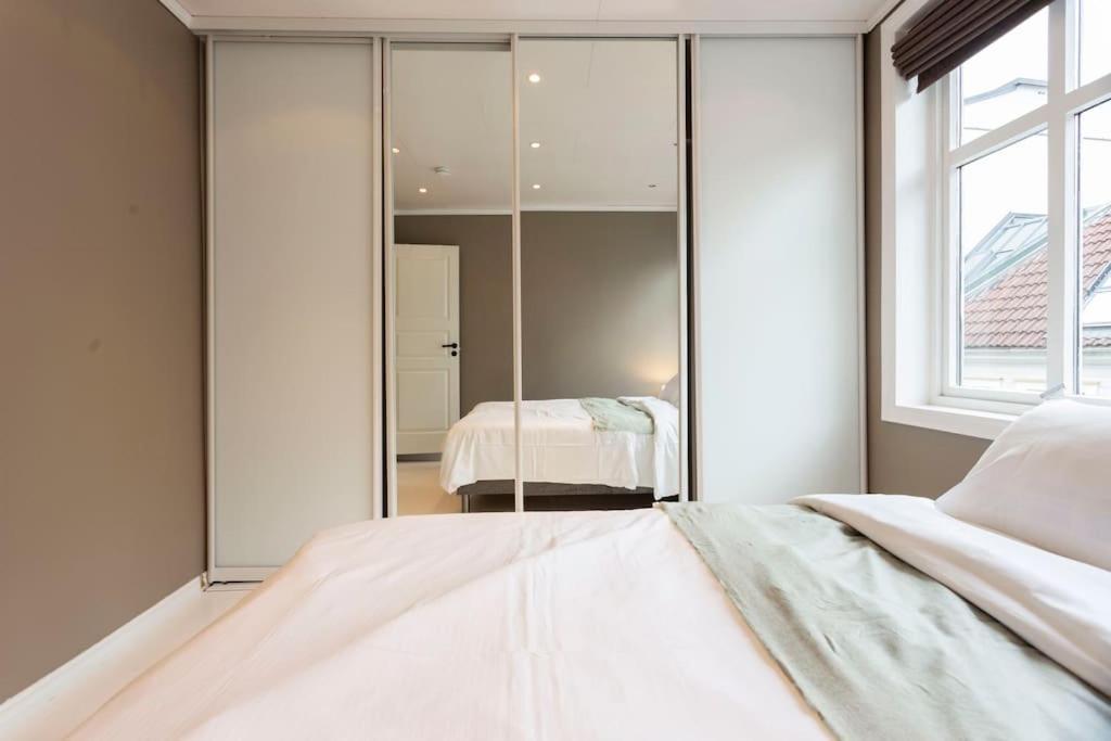 New! Modern Top Floor Apartment In Historic Area! Bergen Exterior photo