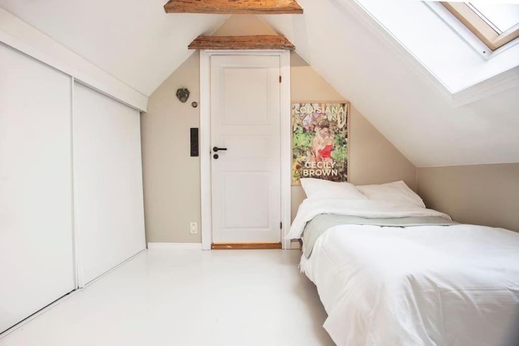 New! Modern Top Floor Apartment In Historic Area! Bergen Exterior photo