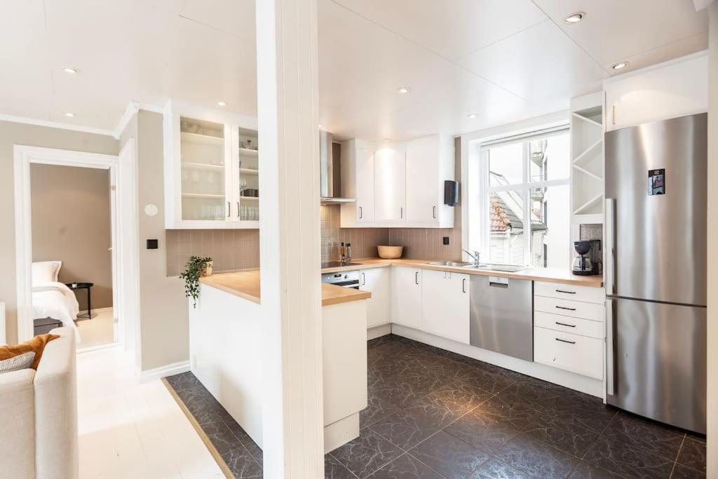 New! Modern Top Floor Apartment In Historic Area! Bergen Exterior photo