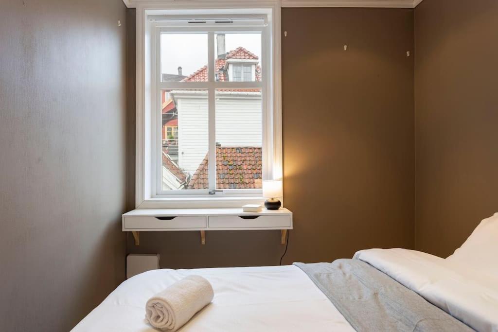 New! Modern Top Floor Apartment In Historic Area! Bergen Exterior photo